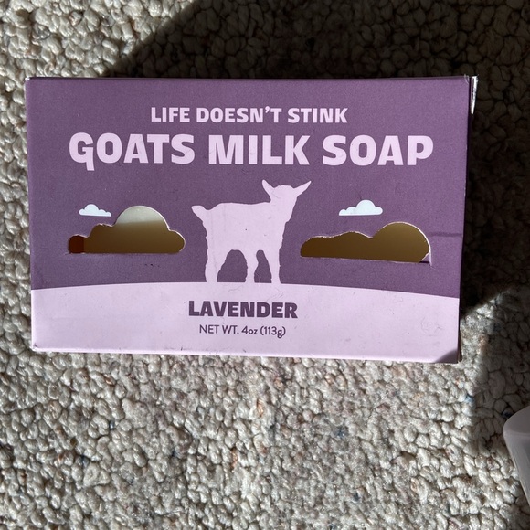 Beauty bundle: shampoo, bar soap, deodorant, lip balm - Picture 4 of 10